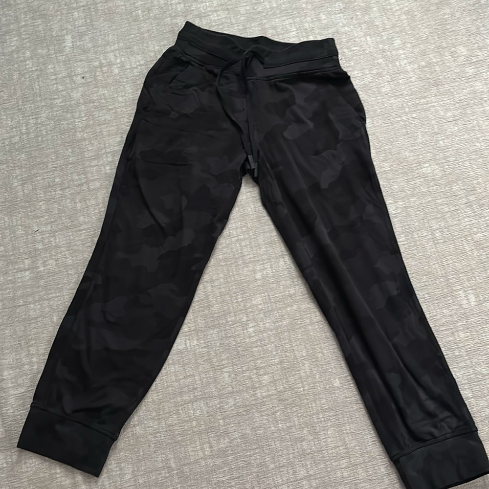 lululemon camo joggers 
slight pilling on waist band